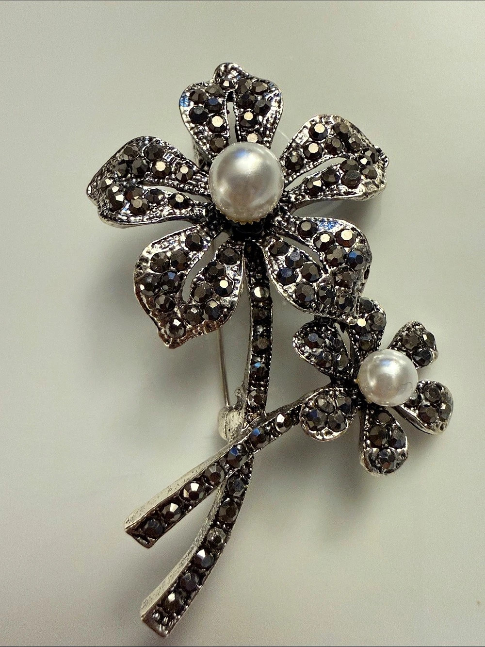 Floral Rhinestone Pearl Brooch in Black & Silver Like New